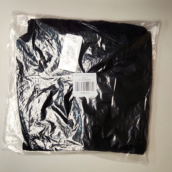 ❤️NWT VINTAGE TORRID TOP - CHOKER NECK - CUT OUT - SMOCKED HEM BLOUSE PLUS SIZE - Picture 3 of 14